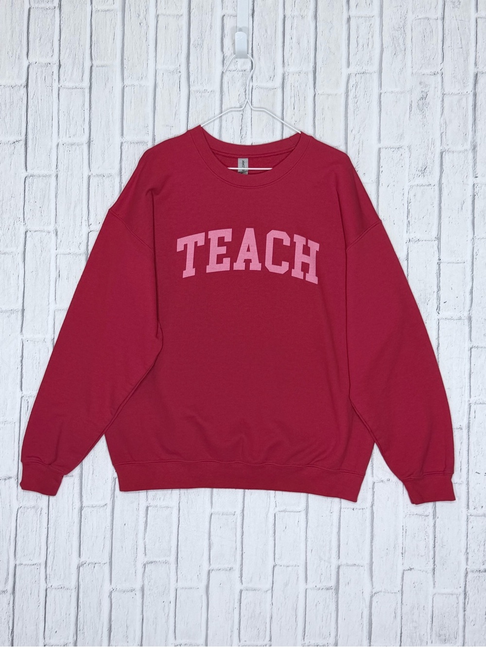 🍎 Gildan Heavy Blend TEACH Red Pink Graphic Crewneck Sweatshirt